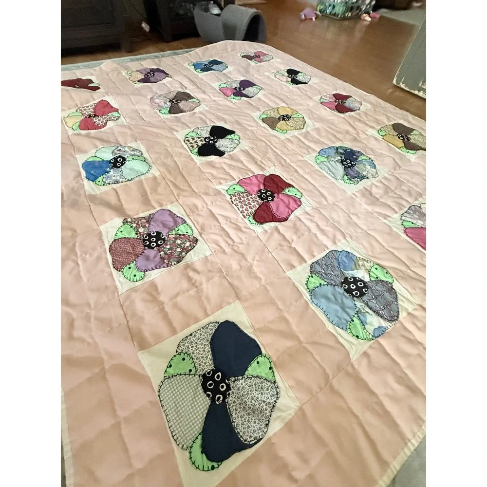 Vintage Handmade Pink Dresden Plate Floral Quilt Hand Stitched Patchwork Throw